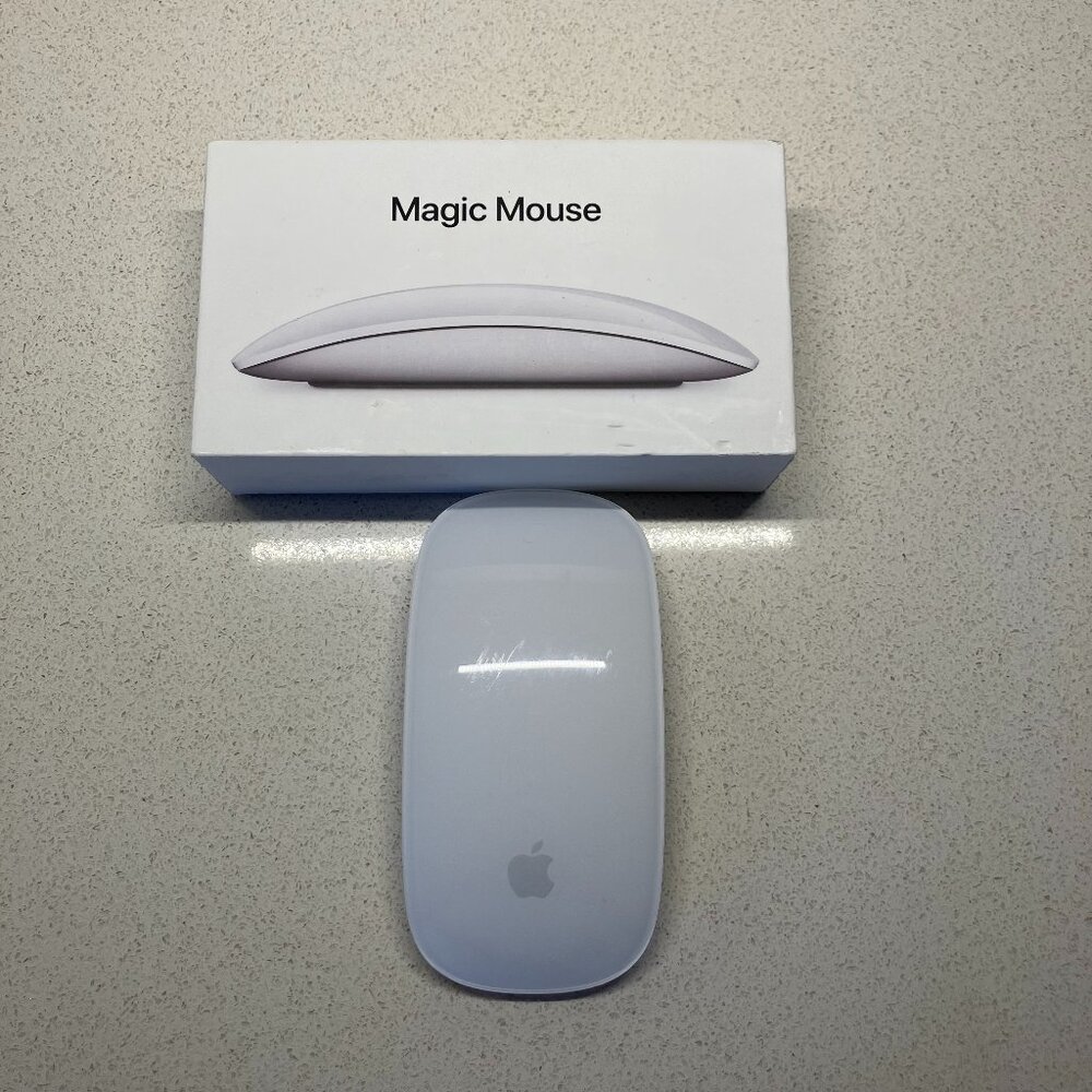 Beautiful Apple Magic Mouse (A1657) - MK2E3AM/A (Lightning Port) WORKS PERFECT